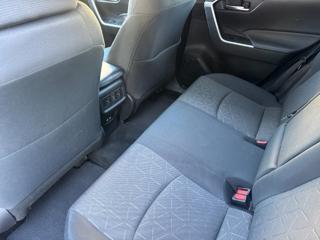 Used 2021 Toyota RAV4 XLE AWD/4WD image 11