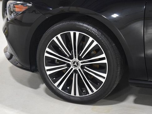 Used 2023 Mercedes-Benz CLA 250 4MATIC image 5