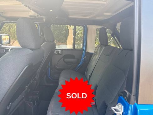 Used 2025 Jeep Wrangler Unlimited Rubicon w/ Convenience Group AWD/4WD image 14
