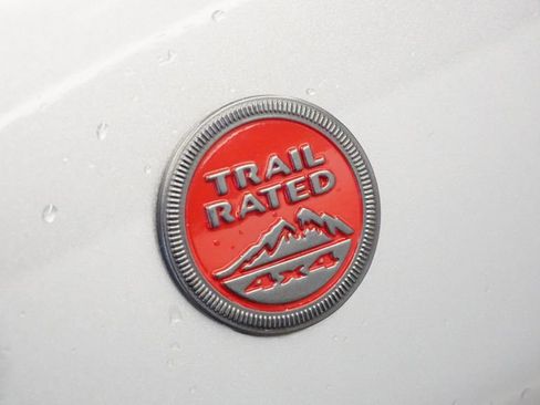 Used 2023 Jeep Compass Trailhawk image 14