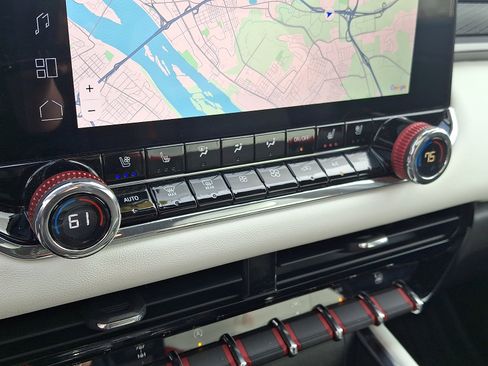 Used 2024 GMC Canyon AT4X w/ AT4X AEV Edition image 16