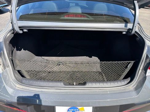 Used 2025 Hyundai Elantra Limited image 28