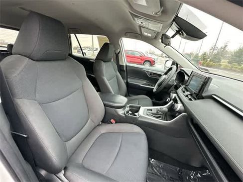 Used 2021 Toyota RAV4 LE image 16