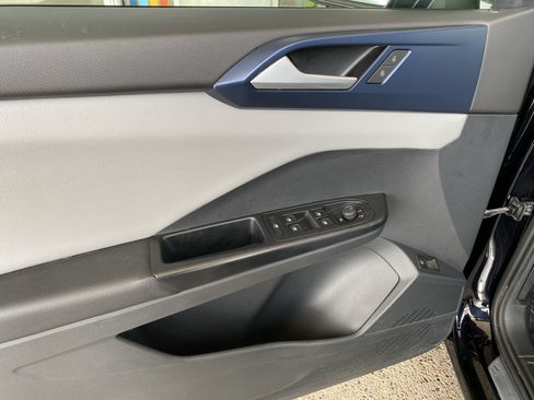 Certified 2023 Volkswagen Taos SE FWD image 11