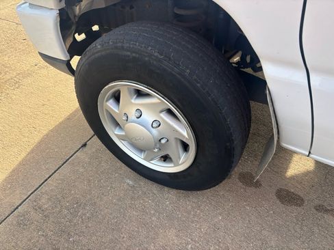 Used 2014 Ford E-150 and Econoline 150 Extended w/ Power Group image 19