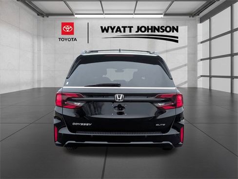 Used 2025 Honda Odyssey Elite image 4