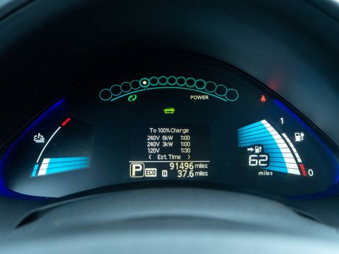 Used 2016 Nissan Leaf SV image 11