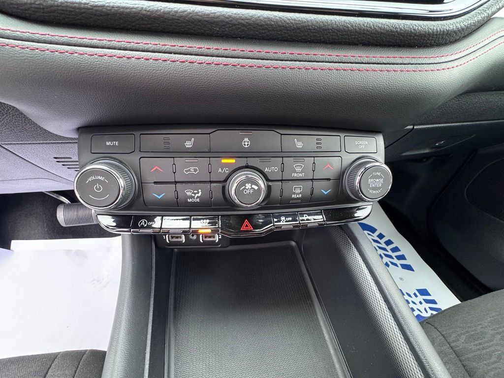 Used 2025 Dodge Durango GT AWD/4WD image 27