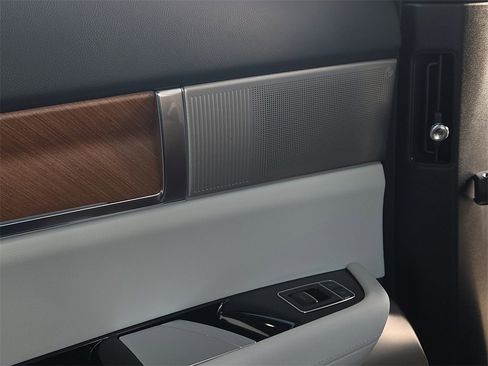 New 2026 Cadillac Vistiq Luxury w/ LPO, Floor Liner Package image 17