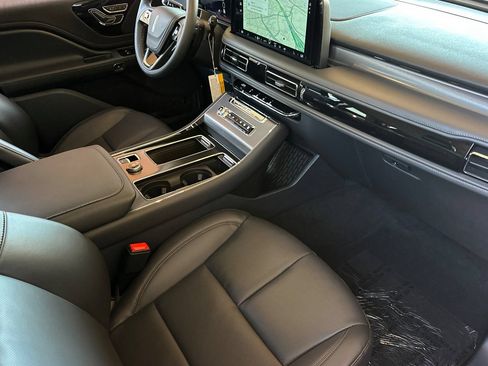 New 2026 Lincoln Aviator 2WD w/ Jet Appearance Package image 16