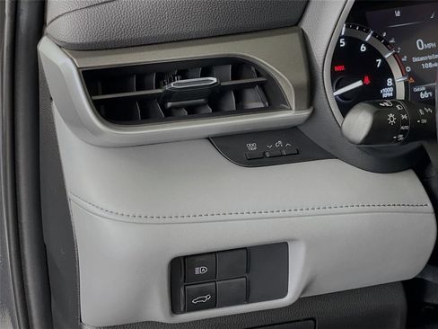 Used 2021 Toyota Highlander XLE image 15