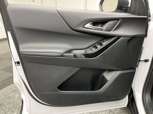 Certified 2025 Chevrolet Equinox LT image 9