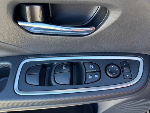 New 2025 Nissan Versa SR w/ Trunk Package image 18