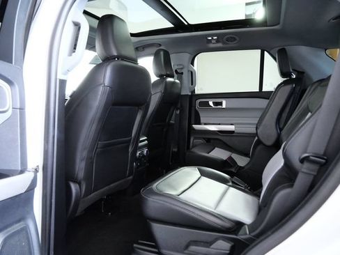 Certified 2022 Ford Explorer XLT w/ Equipment Group 202A AWD/4WD image 13