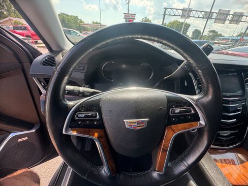 Used 2016 Cadillac Escalade Luxury AWD/4WD image 10