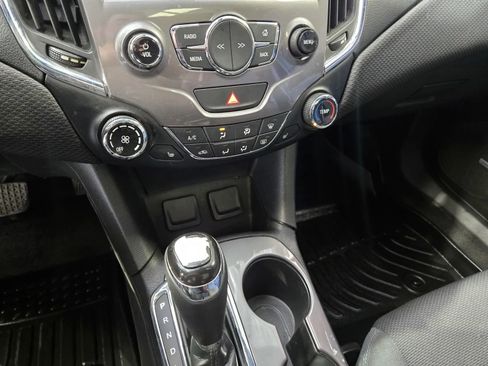 Used 2018 Chevrolet Cruze LT w/ Sun And Sound Package FWD image 20