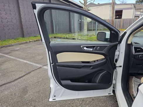 Used 2015 Ford Edge SEL w/ Equipment Group 201A AWD/4WD image 32