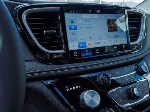 New 2026 Chrysler Pacifica Select image 20