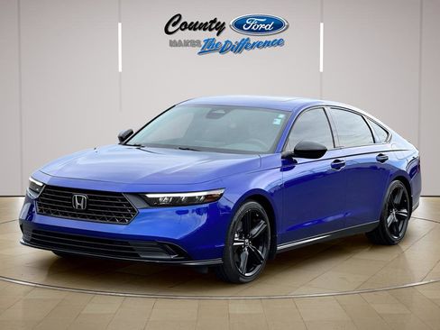 Used 2023 Honda Accord Sport image 2