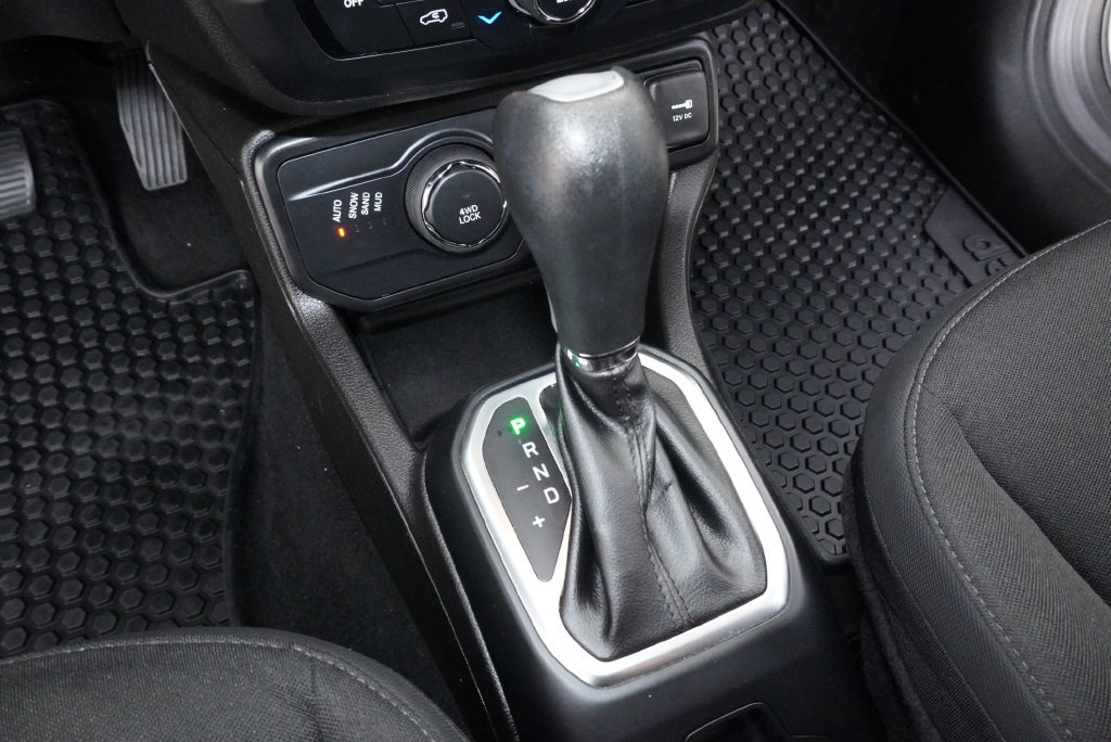 Used 2023 Jeep Renegade Altitude w/ Convenience Group I AWD/4WD image 17