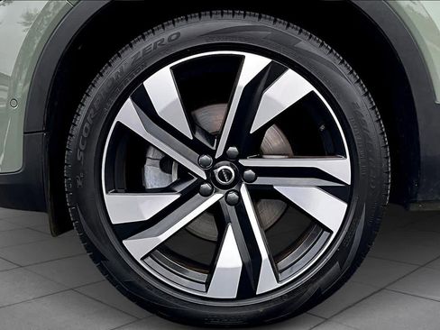 Certified 2023 Volvo XC40 B5 Ultimate w/ Protection Package Premier image 10