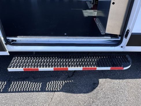 Used 2025 RAM ProMaster 2500 w/ Convenience Group image 12