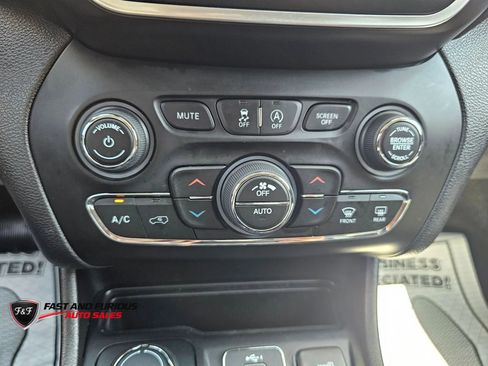 Used 2020 Jeep Cherokee Latitude Lux w/ Comfort/Convenience Group AWD/4WD image 25