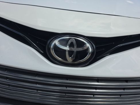 Used 2022 Toyota Camry LE w/ Carpet Mat Package (TMS) image 23