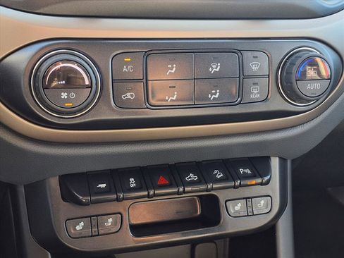 Used 2020 Chevrolet Colorado Z71 image 11