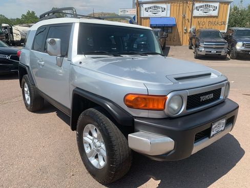 Used 2007 Toyota FJ Cruiser 4WD image 2