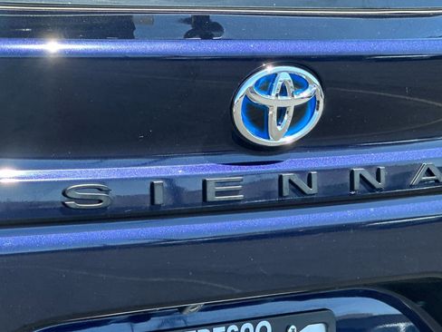 Used 2025 Toyota Sienna XLE w/ XLE Plus Package FWD image 28