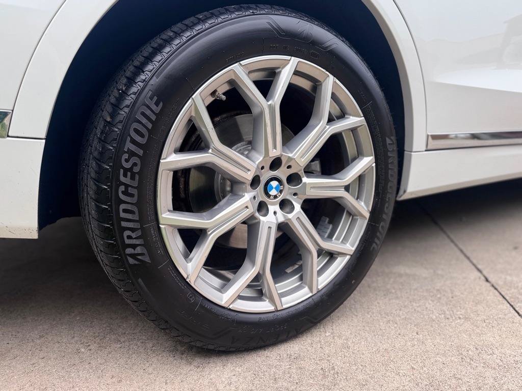 Used 2022 BMW X7 xDrive40i w/ Executive Package AWD/4WD image 3