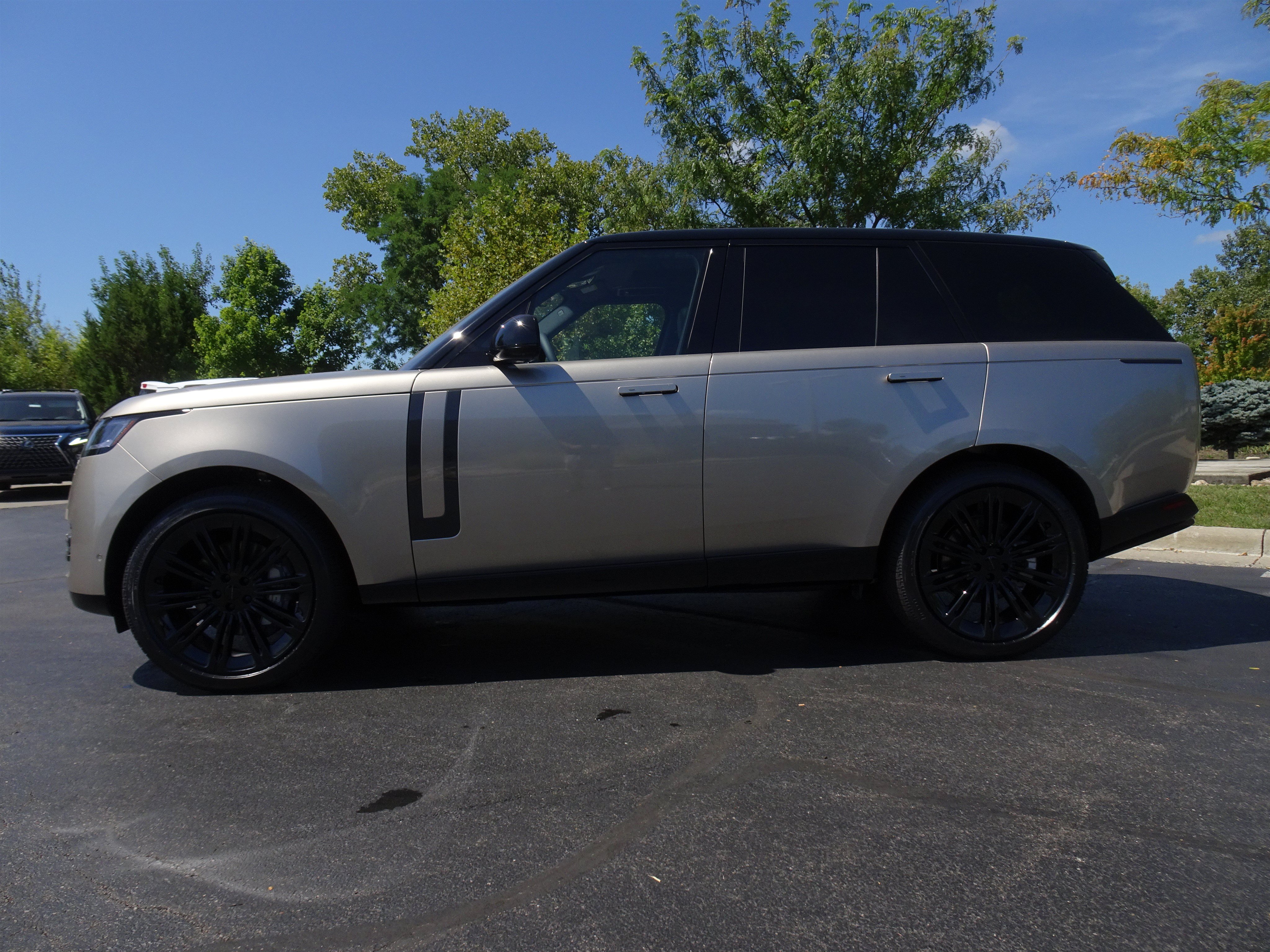 New 2026 Land Rover Range Rover SE AWD/4WD image 9