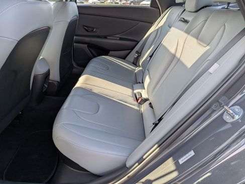 Used 2025 Hyundai Elantra Limited FWD image 31