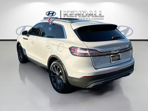 Used 2022 Lincoln Nautilus Reserve w/ Luxury Package image 4