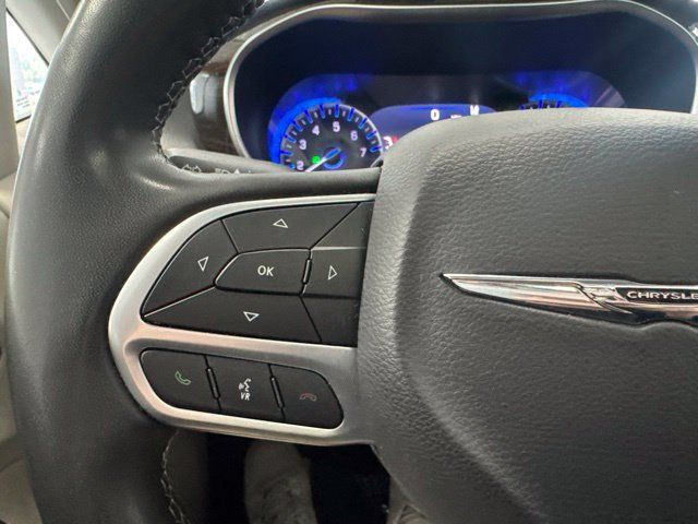 Used 2023 Chrysler Pacifica Limited FWD image 37