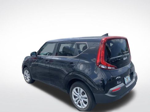 Used 2022 Kia Soul LX FWD image 2