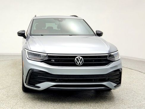 Used 2024 Volkswagen Tiguan SE R-Line image 2