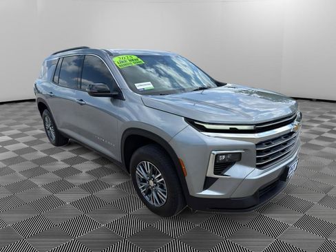 Used 2025 Chevrolet Traverse LT AWD/4WD image 6
