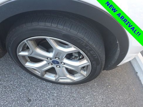 Used 2018 Ford Escape Titanium w/ Ford Safe & Smart Package image 2