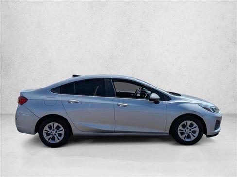 Used 2019 Chevrolet Cruze LS FWD image 4