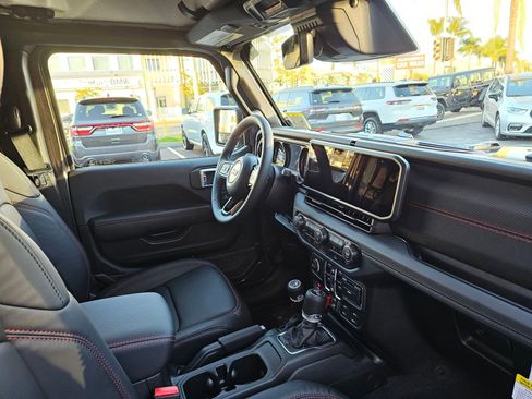 New 2026 Jeep Wrangler Unlimited Rubicon w/ Technology Group image 28