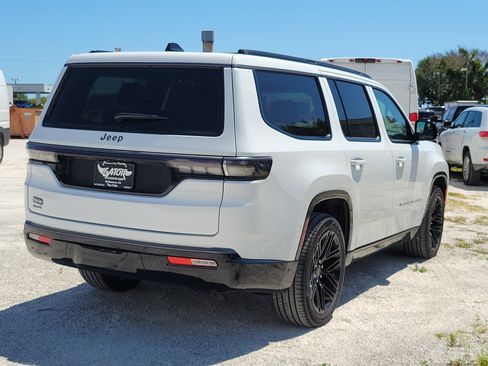 New 2026 Jeep Grand Wagoneer Limited AWD/4WD image 4