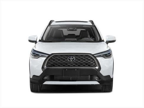 Used 2025 Toyota Corolla Cross XLE FWD image 4