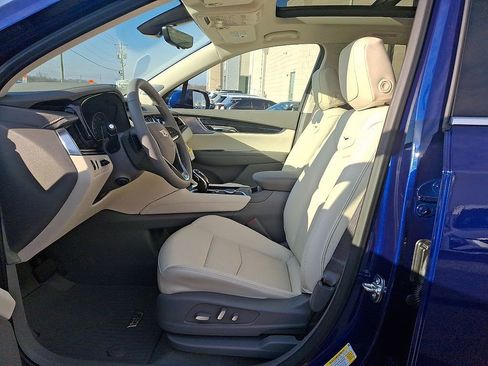 Certified 2025 Cadillac XT6 Premium Luxury w/ Technology Package image 6