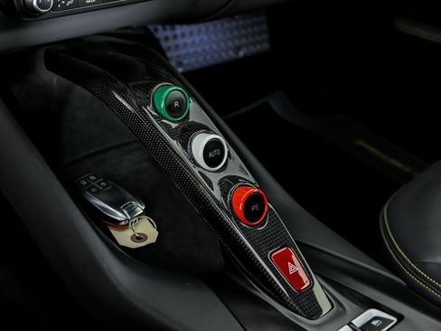 Used 2019 Ferrari 812 Superfast RWD image 34