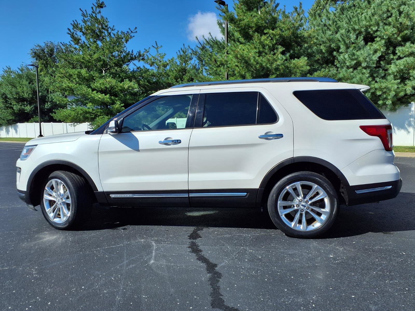 Used 2018 Ford Explorer Limited AWD/4WD image 32