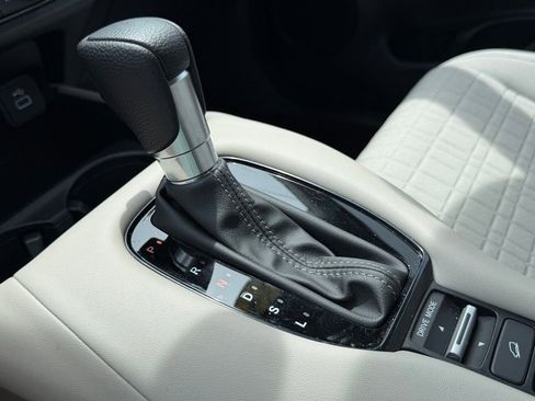 Used 2024 Honda HR-V LX image 9