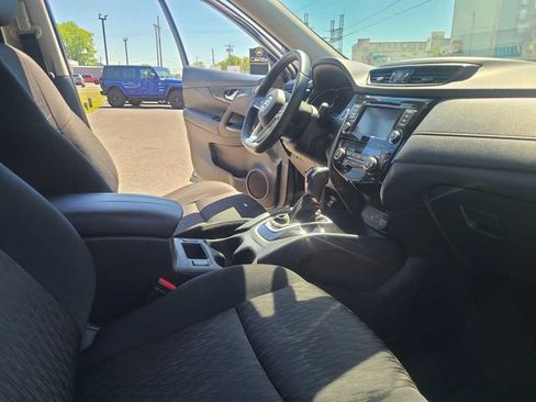 Used 2019 Nissan Rogue SV AWD/4WD image 16