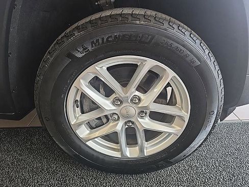 Used 2023 Jeep Grand Cherokee L Laredo w/ Luxury Tech Group I image 39